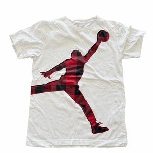 Nike Jordan White Tee with Red Graphic boys size large